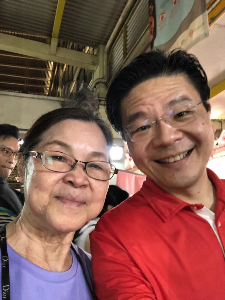 Ming Kee's owner with a visiting guest at the stall